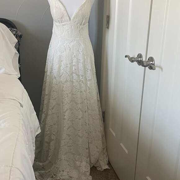 Lulu's Dresses & Skirts - Beautiful lace wedding dress
